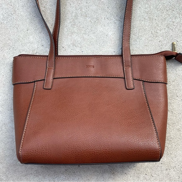 ROOTS Brown Leather zip tote bag - Picture 2 of 11